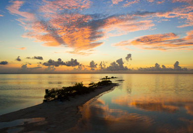 isla-blanca-playas-en-cancun-atardecerenplaya-estacioncancun-dot-com-390px-270px